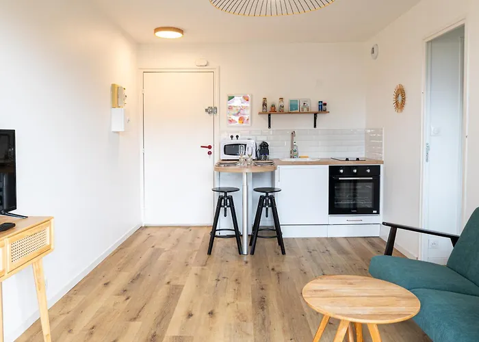 Appartement - Vue - Acces Direct A La *